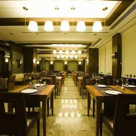 Saturn Palace 5*