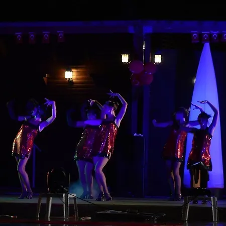 מלון Saturn Palace