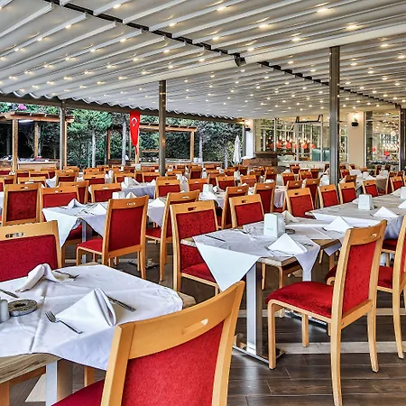 Saturn Palace מלון