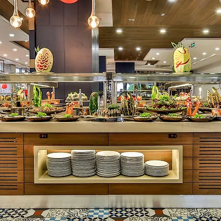 מלון Saturn Palace