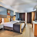 Saturn Palace Hotel 5*