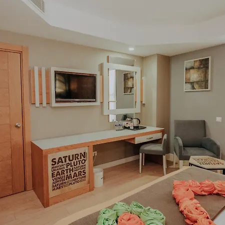 Saturn Palace מלון אנטליה