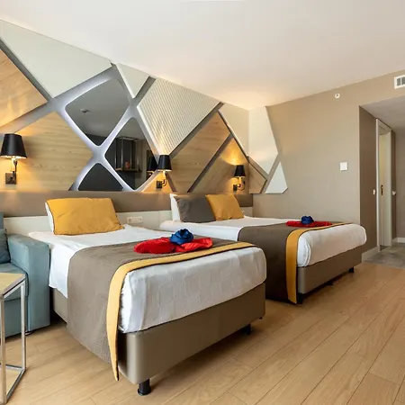 Saturn Palace מלון 5*
