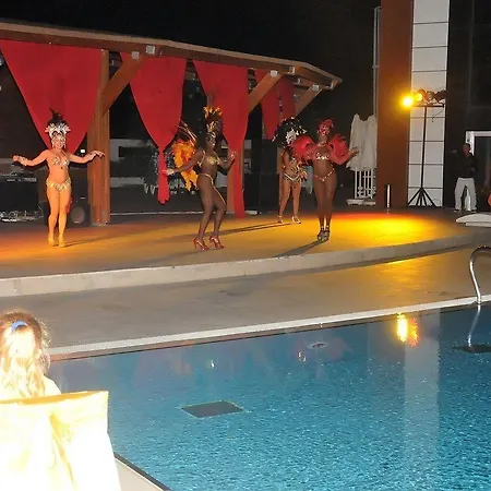 מלון Saturn Palace