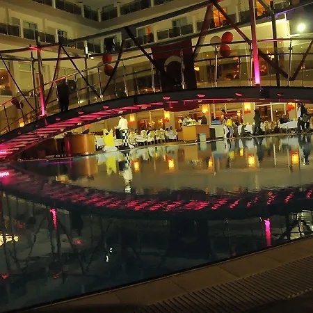 호텔 Saturn Palace 5*