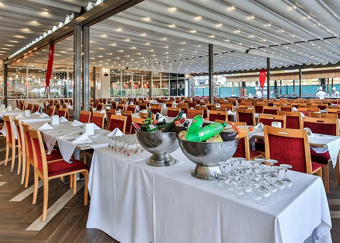 Saturn Palace Hotell