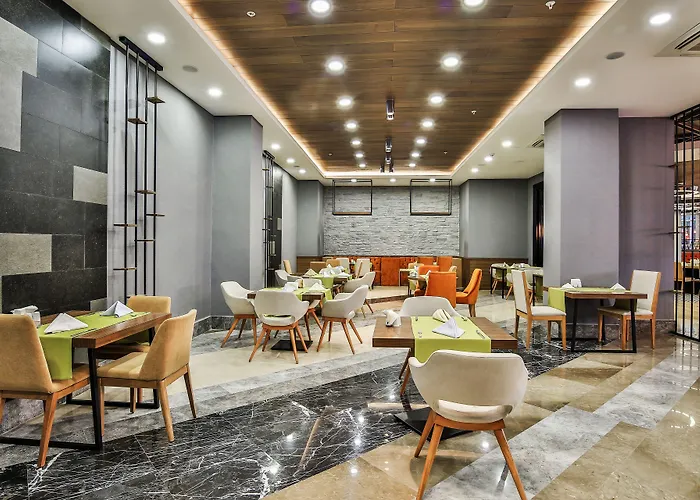 Hotell Saturn Palace 5*