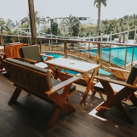 Hotel Saturn Palace