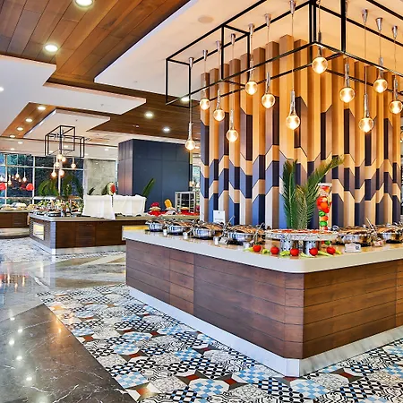 Ξενοδοχείο Saturn Palace 5*